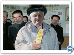 Karel kouká na kukuřici